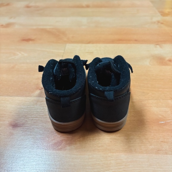 OshKosh Black Munir Tug & Go High Top Sneakers Toddler Size 6 - Picture 4 of 9